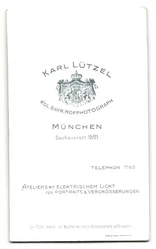 Fotografie Karl Lützel, München, Dachauerstr. 19-21, Bürgerliche Dame im Kleid