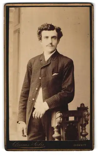 Fotografie Clemens Leeber, Chemnitz, Theaterstrasse 22, Junger Mann mit Schnurrbart