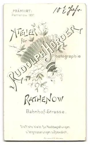 Fotografie Rudolph Hörder, Rathenow, Bahnhofstrasse, Junge Frau im Kleid