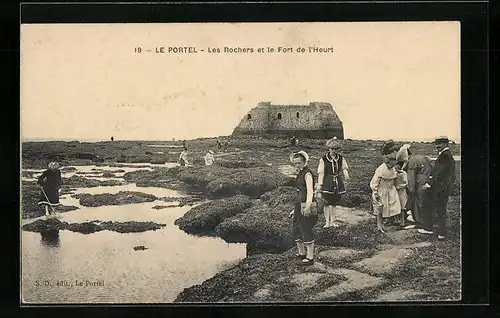 AK Le Portel, Les Rochers et el Fort de l`Heurt, Muschelsammler bei der Arbeit