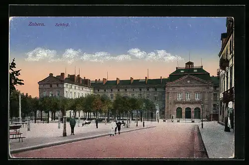 AK Zabern, Schloss, Ansicht mit Passanten