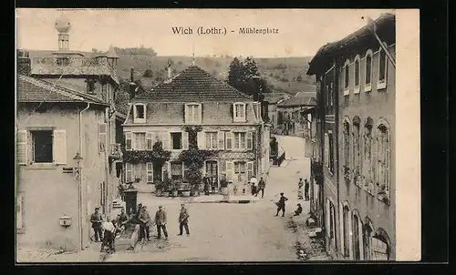 AK Wich, Mühlenplatz mit Soldaten