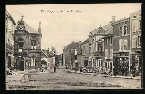 AK Mörchingen, Marktplatz mit Geschäften