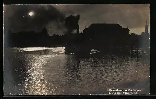 AK Konstanz a. Bodensee, Uferpartie mit Dampfer am Abend