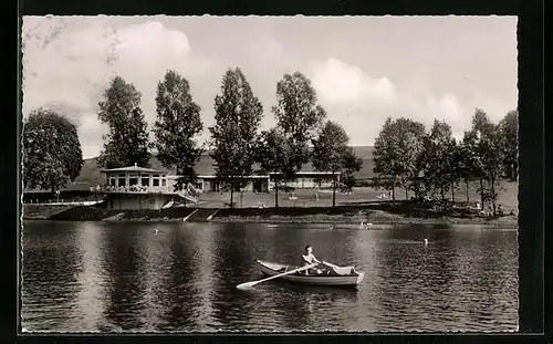 AK Ochsenhausen, Blick auf das Freibad mit Ruderer