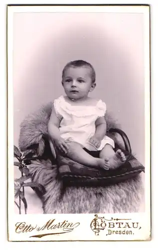 Fotografie Otto Martin, Dresden-Löbtau, Reisewitzerstr. 18, Portrait süsses Baby im weissen Kleidchen