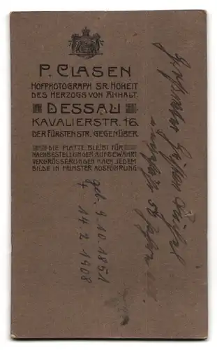 Fotografie P. Clasen, Dessau, Kavalierstr. 16, Portrait eines elegant gekleideten Mannes mit Schnurrbart