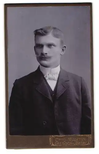 Fotografie Otto Martin, Dresden-Löbtau, Reisewitzerstr. 18, Portrait junger charmanter Mann mit Schnurrbart