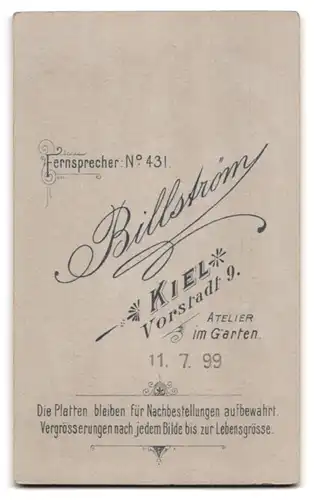 Fotografie Billström, Kiel, Vorstadt 9, Portrait bildschönes Mädchen mit Brosche am Kleiderkragen