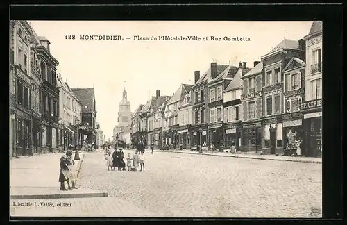 AK Montdidier, Place de l`Hotel-de-Ville et Rue Gambetta