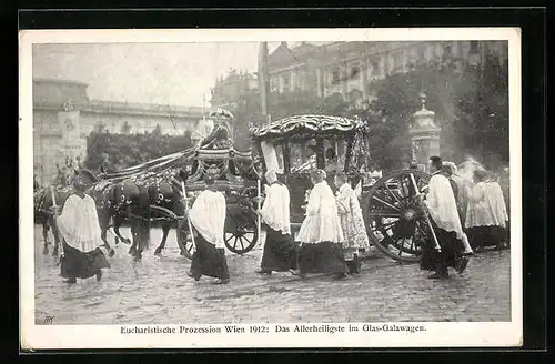 AK Wien, Eucharistische Prozession 1912, das Allerheiligste im Glas-Galawagen