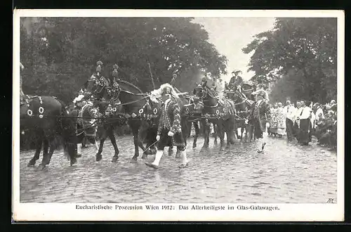 AK Wien, Eucharistische Prozession 1912, das Allerheiligste im Glas-Galawagen