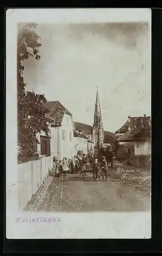 Foto-AK Felleringen, Strassenpartie mit Kirche