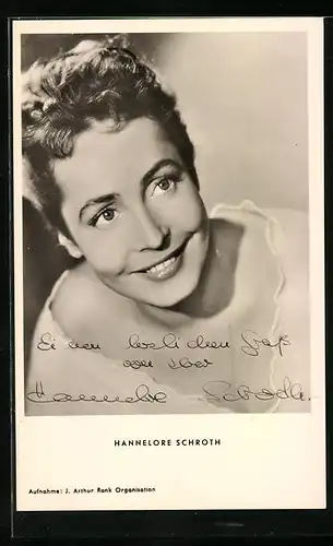 AK Schauspielerin Hannelore Schroth, Portrait der jungen Frau mit ihrem Autograph