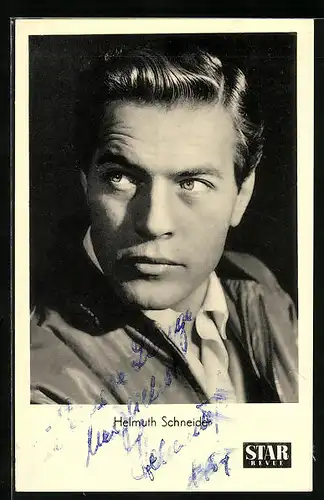 AK Schauspieler Helmuth Schneider, in einer Lederjacke portraitiert, Autogramm