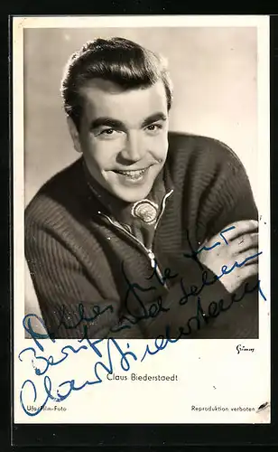 AK Schauspieler Claus Biederstaedt, in einem Pullover portraitiert, Autograph