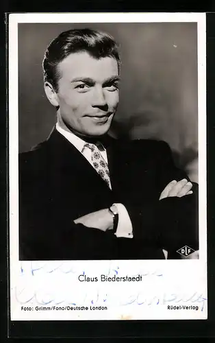 AK Schauspieler Claus Biederstaedt, im Anzug im Film Keine Angst vor Schwiegermüttern, Autograph