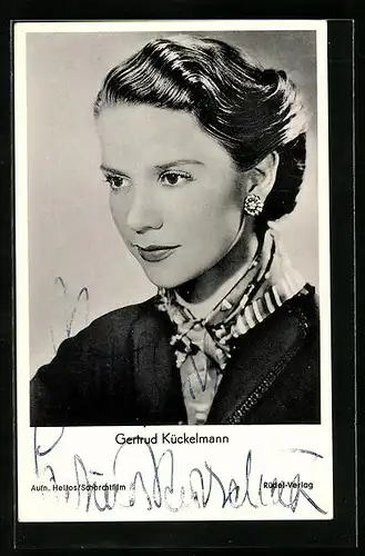 AK Schauspielerin Gertrud Kückelmann, gesehen in dem Film Musik bei Nacht, Autograph