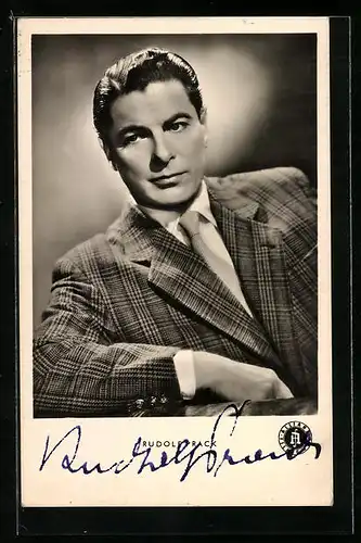 AK Schauspieler Rudolf Rack, Portrait im karierten Anzug, Autograph