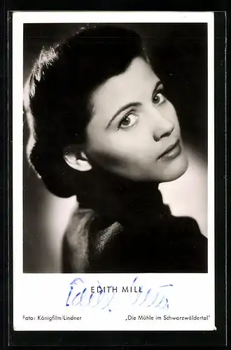 AK Schauspielerin Edith Mill, nach hinten in die Kamera blickend, Autograph