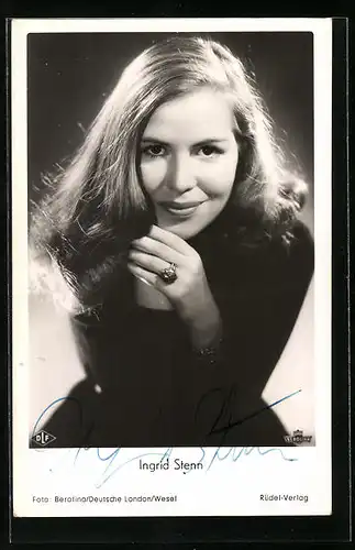 AK Schauspielerin Ingrid Stenn, Portrait nach vorn geneigt und der Kamera zugewandt, Autograph