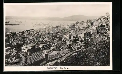 AK Gibraltar, lokking over the town to the bay area