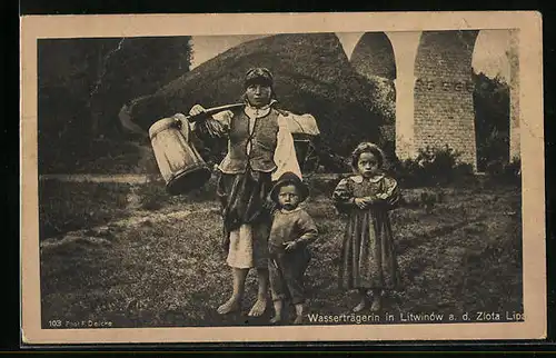 AK Litwinów, Wasserträgerin mit ihren Kindern