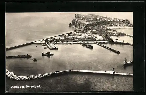 AK Helgoland, Luftbild der Insel mit Hafen