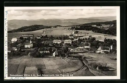 AK Tiefenhäusern / Schwarzwald, Gesamtansicht, Flugzeugaufnahme
