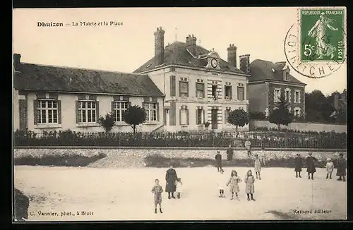 AK Dhuizon, La Mairie et la Place