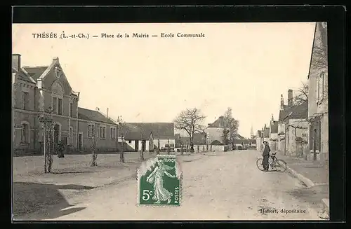 AK Thésée, Place de la Mairie, Ecole Communale