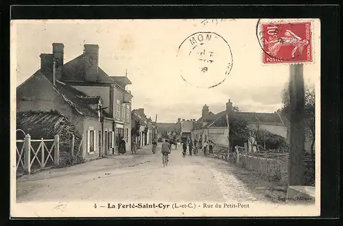 AK La Ferté-Saint-Cyr, Rue du Petit-Pont, Strassenpartie