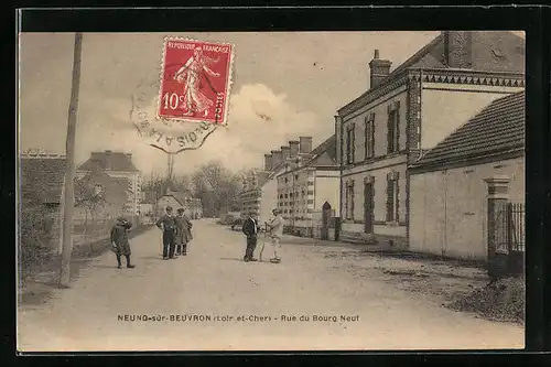 AK Neung-sur-Beuvron, Rue du Bourg Neuf, Strassenpartie