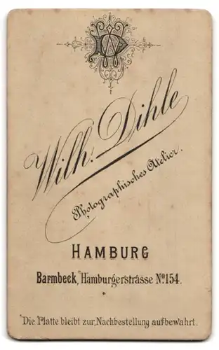 Fotografie Wilh. Dihle, Hamburg-Barmbek, Hamburgerstr. 154, Junge Dame im zeitgenössischen Kleid