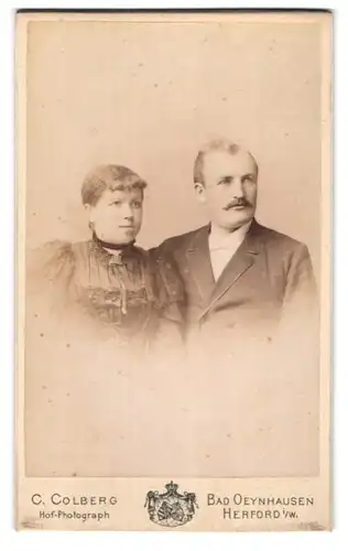 Fotografie C. Colberg, Bad Oeynhausen, Klosterstr. 13, Junges Paar in hübscher Kleidung