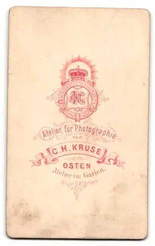 Fotografie C. H. Kruse, Osten, Kleines Kind im hübschen Kleid