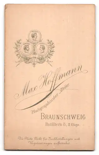 Fotografie Max Hoffmann, Braunschweig, Hutfiltern 8, Junger Herr im Anzug mit Fliege