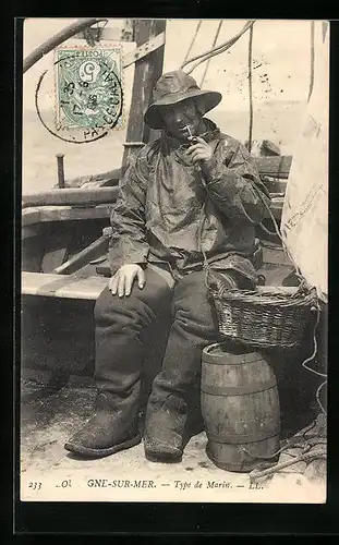 AK Boulogne-sur-Mer, Type de Marin, Fischer in Ölzeug mit wasserdichten Stiefeln