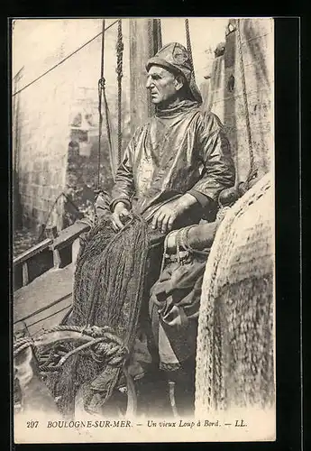 AK Boulogne-sur-Mer, Un vieux Loup à Bord, Fischer an Bord