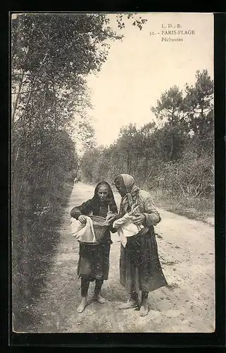 AK Paris-Plage, Pecheuses, Fischerinnen auf dem Heimweg
