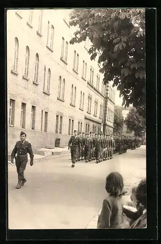 Foto-AK Colmar, Französische Soldaten beim Marsch