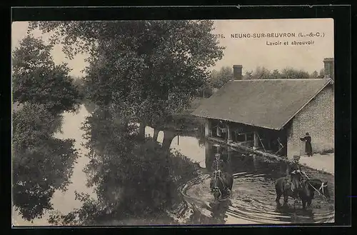 AK Neung-sur-Beuvron, Lavoir et abreuvoir