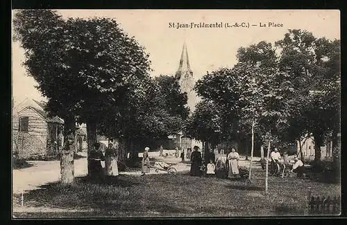 AK St-Jean-Froidmentel, La Place