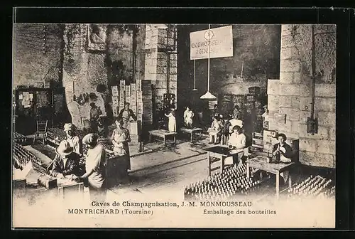 AK Montrichard, Caves de Champagnisation, J.-M. Monmousseau, Emballage des bouteilles