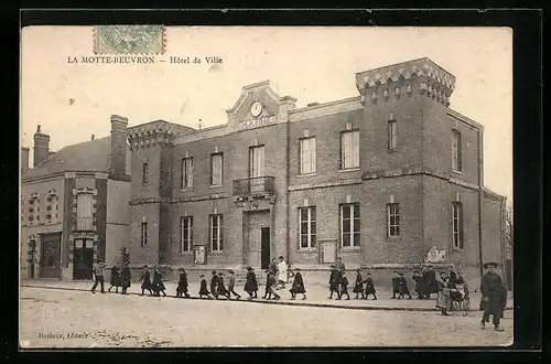 AK La Motte-Beuvron, Hotel de Ville