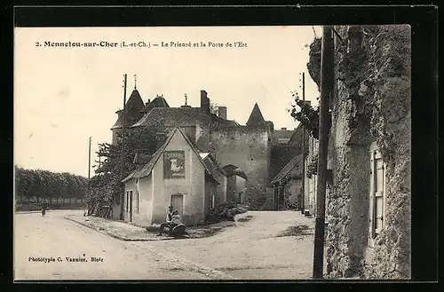 AK Mennetou-sur-Cher, Le Prieure et la Porte de l`Est