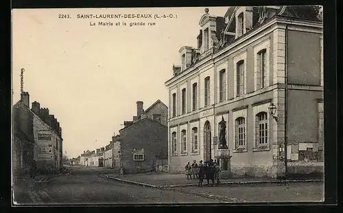 AK Saint-Laurent-Des-Eaux, La Mairie et la grande rue