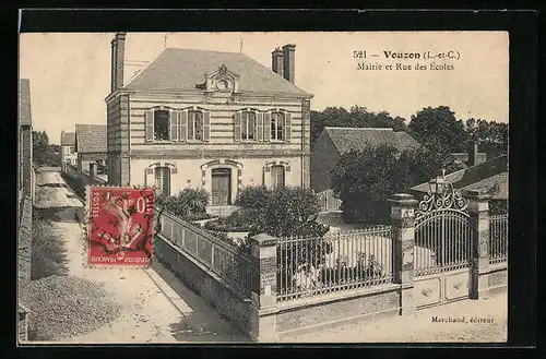 AK Vouzon, Mairie et Rue des Écoles