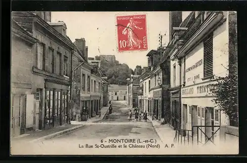 AK Montoire, La Rue St-Oustrille et le Chateau