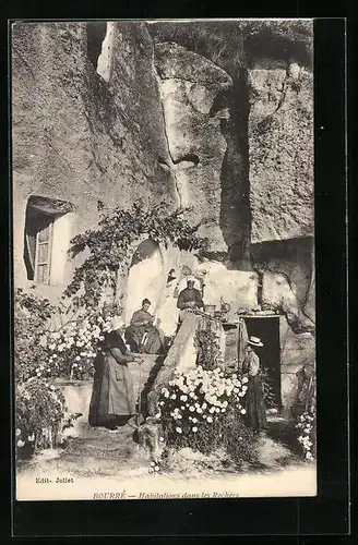 AK Bourré, Habitations dans les Rochers